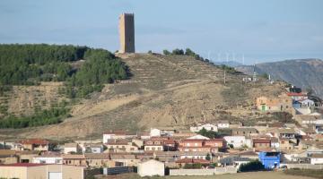 Vista de Santacara, con la Torre en lo alto.
