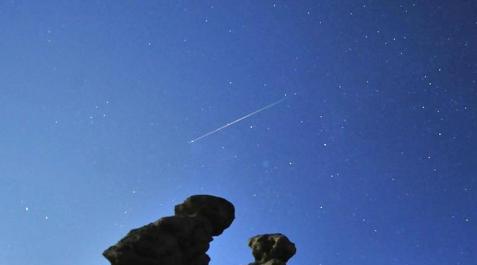 Un meteorito cruza el cielo en Kuklice (Macedonia)_4 Imágenes del cielo en Kuklice (Macedonia), donde se observa el paso de un meteorito