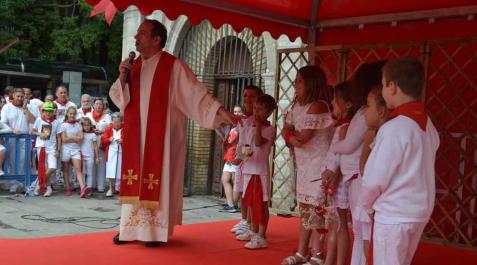 Imágenes de la ofrenda infantil a San Fermín Imágenes de la ofrenda de los niños a San Fermín