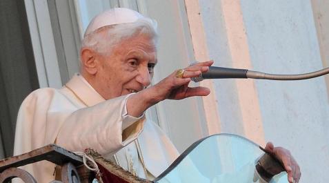 Benedicto XVI ha entregado ya el anillo del Pescador para anularlo Benedicto XVI ha entregado ya el anillo del Pescador para anularlo
