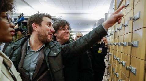 El expresidente de la Generalitat de Cataluña Carles Puigdemont, junto al exconsejero Toni Comín, visitan la sede del Parlamento Europeo. El expresidente de la Generalitat de Cataluña Carles Puigdemont, junto al exconsejero Toni Comín, visitan la sede del Parlamento Europeo.