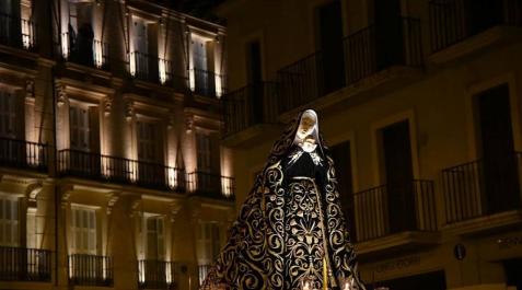 Traslado de La Dolorosa a la catedral La imagen salió este viernes 16 de marzo de la iglesia de San Lorenzo y recorrió el tradicional tryecto hasta la seo pamplonesa.