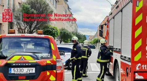 Los bomberos, en el lugar del incendio en Zizur Mayor.