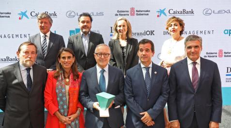 Entrega del premio al Directivo del Año Enrique Sánchez de León, Iñaki Díez, Izaskun Goñi, Inés Artajo, Luis Colina, Isabel Moreno, Juan Miguel Floristán, Miguel Irujo y Benito Jiménez.