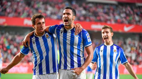Mikel Oyarzabal junto a los navarros Mikel Merino y Aihen Muñoz