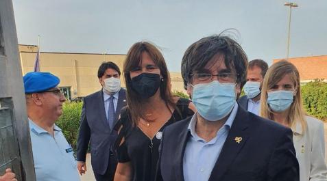 Puigdemont El expresidente de la Generalitat Carles Puigdemont sale de la prisión de Bacali, en Sàsser (Italia)