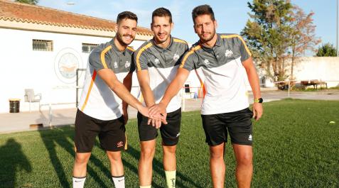Jorge, Raúl y Miguel Chueca Litago son hermanos y han coincidido esta temporada en el Buñuel, de la Regional Preferente Jorge, Raúl y Miguel Chueca Litago son hermanos y han coincidido esta temporada en el Buñuel, de la Regional Preferente