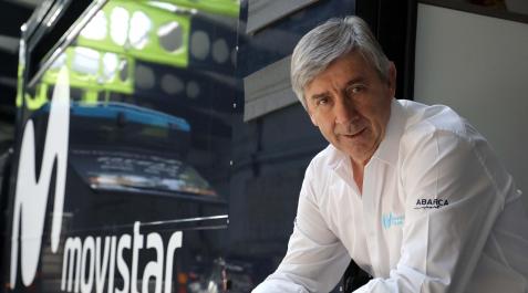 Eusebio Unzué, en uno de los vehículos del equipo en la nave del equipo Movistar en Egüés. Unzué dirige una empresa con más de 100 empleados Eusebio Unzué, en uno de los vehículos del equipo en la nave del equipo Movistar en Egüés. Unzué dirige una empresa con más de 100 empleados