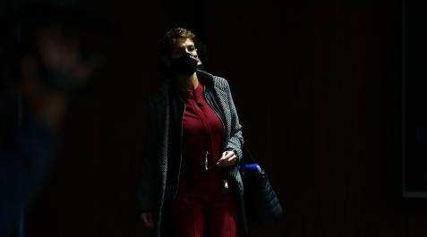 La presidenta María Chivite, entrando ayer al salón de plenos del Parlamento La presidenta María Chivite, entrando ayer al salón de plenos del Parlamento