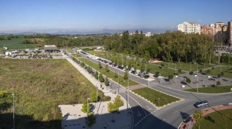 parque junto al río sadar Sur de Arrosadía