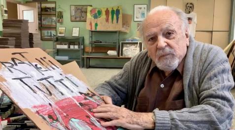 El capuchino Antonio Oteiza, de 95 años, en su estudio de Madrid