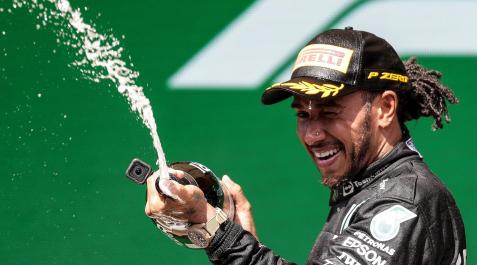 Hamilton celebrando el triunfo Hamilton celebrando el triunfo