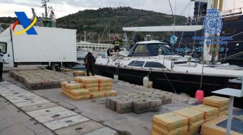Hachís intervenido en un velero en Cartagena Hachís intervenido en la operación
