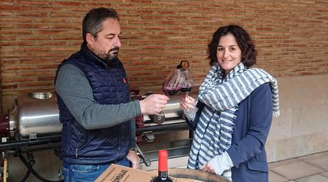 El enólogo de la bodega, Manuel Ruiz, y la gerente, Natalia Jáuregui El enólogo de la bodega, Manuel Ruiz, y la gerente, Natalia Jáuregui