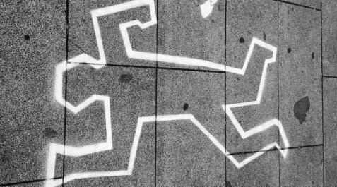 Silueta de asesinado en el suelo Silueta de asesinado en el suelo