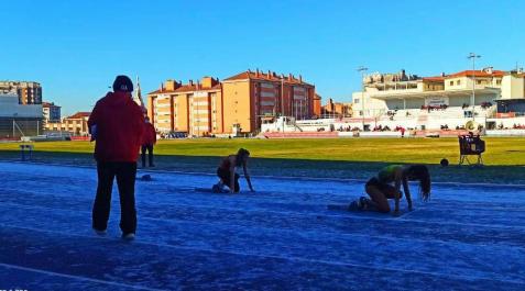 Imagen de la pista de Larrabide congelada durante la disputa de la jornada de Juegos Deportivos del pasado sábado Imagen de la pista de Larrabide congelada durante la disputa de la jornada de Juegos Deportivos del pasado sábado
