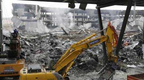 atentado barajas Labores de desescombro del módulo D del aparcamiento del aeropuerto de Barajas, donde se produjo la explosión del artefacto colocado por ETA el 20 de diciembre de 2006