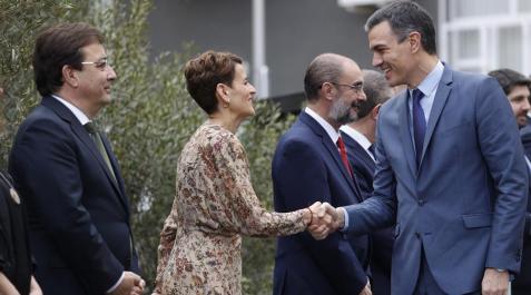 María Chivite y Pedro Sánchez La presidenta Chivite saluda a Pedro Sánchez