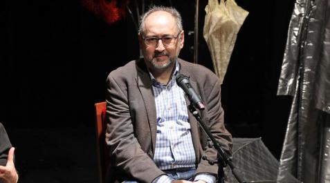 Grego Navarro, gerente del Teatro Gayarre, durante la rueda de prensa junto al dramaturgo Víctor Iriarte, creador de Crónica de un aniversario, acto central conmemorativo Grego Navarro, gerente del Teatro Gayarre, durante la rueda de prensa junto al dramaturgo Víctor Iriarte, creador de Crónica de un aniversario, acto central conmemorativo