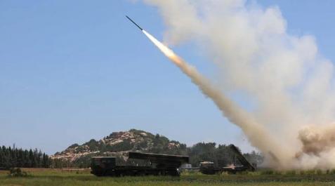misil-china-taiwan La Fuerza Terrestre del Ejército Popular de Liberación de China (EPL) realiza un simulacro de fuego real de largo alcance en el Estrecho de Taiwán