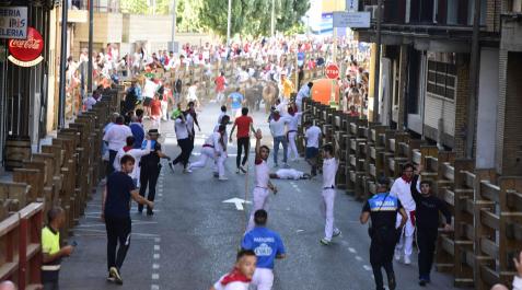 Encierro de Tudela Jesús Antonio Amigot, tendido en el suelo de la calle Camino Caritat el pasado 26 de julio