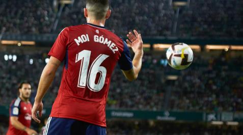 Moi Gómez, uno de los fichajes que ha llegado a Osasuna para esta temporada. En la foto, el viernes en el Benito Villamarín Moi Gómez