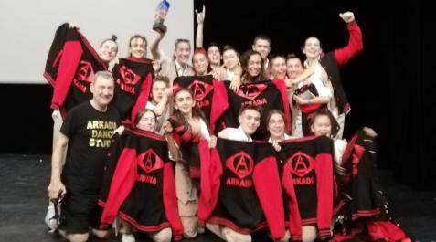 academia-arkadia-paris Grupo de Academia Arkadia de Barañáin que se ha proclamado campeón de Europa en el Dancing Star Events