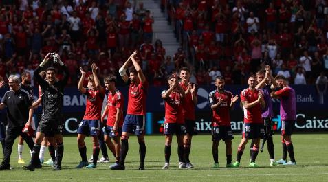 Osasuna-Rayo Los jugadores de Osasuna agradecen el apoyo de la afición