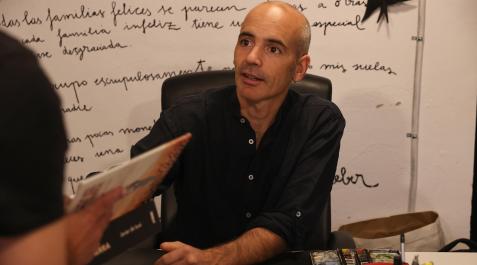 javier de Isusi Javier de Isusi, este viernes, en la firma de ejemplares en la librería Ménades como actividad del Salón del Cómic de Navarra 2022
