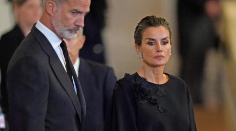 Los Reyes han visitado esta tarde la capilla ardiente de la difunta monarca británica Isabel I Los Reyes han visitado esta tarde la capilla ardiente de la difunta monarca británica Isabel I