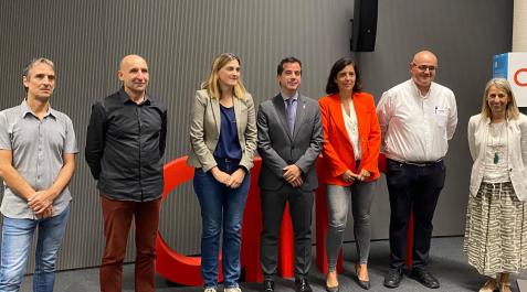De izquierda a derecha, José María Sotro, técnico del área de energía y sostenibilidad de AIN; Martín Ibarra, director del Servicio de Transición Energética; Marian Garayoa, directora del área de consultoría de AIN; Mikel Irujo, consejero de Desarrollo Ec De izquierda a derecha, José María Sotro, técnico del área de energía y sostenibilidad de AIN; Martín Ibarra, director del Servicio de Transición Energética; Marian Garayoa, directora del área de consultoría de AIN; Mikel Irujo, consejero de Desarrollo Económico y Empresarial; Uxue Itoiz, directora general de Industria, Energía y Proyectos estratégicos S4; Carlos Soberanas, coordinador de medio ambiente de KYBSE (Kyb Suspensions Europe); y Natalia Ortega, responsable del área de ingeniería de AIN.