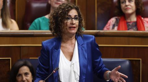 La ministra de Hacienda, María Jesús Montero, interviene durante una sesión plenaria en el Congreso de los Diputados La ministra de Hacienda, María Jesús Montero, interviene durante una sesión plenaria en el Congreso de los Diputados