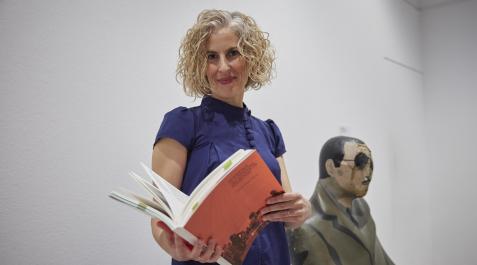 Silvia Sadaba Silvia Sádaba, este jueves en el Polvorín de la Ciudadela, con el libro a partir de su tesis sobre los Encuentros de Pamplona de 1972 y ante el Espectador de espectadores', la obra del Equipo Crónica