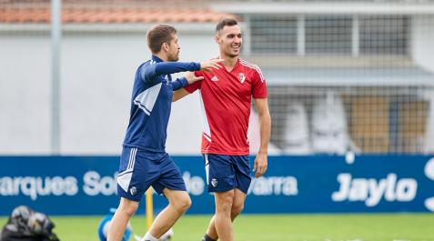 Unai García, sonriente en la mañana de ayer en compañía de Aitor Fernández