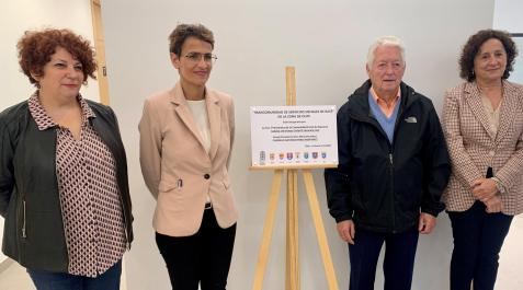 De izquerda a derecha: la alcaldesa de Olite, Maite Garbayo; la Presidenta Chivite, el presidente de la Mancomunidad de Olite, Carmelo Pérez; y la consejera Maeztu. De izquerda a derecha: la alcaldesa de Olite, Maite Garbayo; la Presidenta Chivite, el presidente de la Mancomunidad de Olite, Carmelo Pérez; y la consejera Maeztu.
