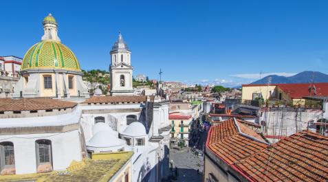 El santoral del 10 de noviembre recuerda a San Andrés Avelino. En la imagen, vista de Nápoles, ciudad en la que falleció en 1608 El santoral del 10 de noviembre recuerda a San Andrés Avelino. En la imagen, vista de Nápoles, ciudad en la que falleció en 1608