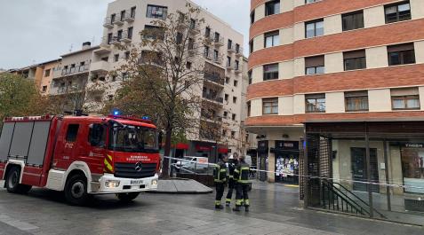 Bomberos, en el lugar del suceso Bomberos, en el lugar del suceso