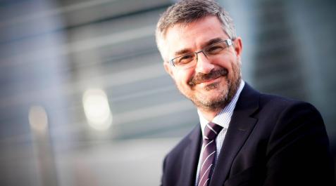 El escritor, periodista y consultor navarro Enrique Sueiro.
