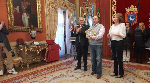 La fundación 'Gota de Leche' recibe la XXI Haba de Oro de la Asociación Cabalgata Reyes Magos La fundación 'Gota de Leche' recibe la XXI Haba de Oro de la Asociación Cabalgata Reyes Magos