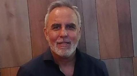 El escritor argentino Adrian Andrade rinde un homenaje a su madre navarra en su primera novela titulada El escritor argentino Adrian Andrade rinde un homenaje a su madre navarra en su primera novela titulada