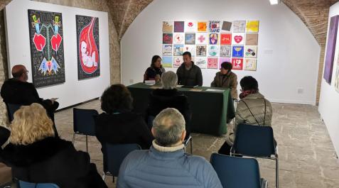 La planta baja del Pabellón de Mixtos recoge hasta el próximo 19 de marzo los trabajos de 29 artistas