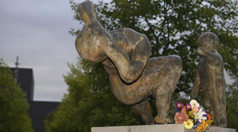 monumento Imagen del Monumento a las Víctimas del Terrorismo en la Plaza de la Constitución de Pamplona, antigual plaza del Baluarte