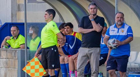 2022-2073672 El técnico Álex Huerta, en un partido anterior con el Izarra