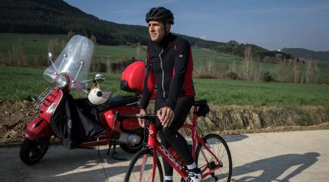 maik Miguel Induráin, cun un modelo Dogma de Pinarello.