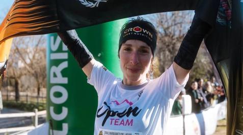 472380557_924411559809956_7047935868199039605_n Naiara Irigoyen, celebrando su triunfo en el Trail Zoquetes