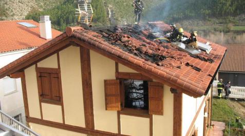 Los descuidos y las chimeneas causan la mitad de los incendios en las viviendas Los descuidos y las chimeneas causan la mitad de los incendios en las viviendas