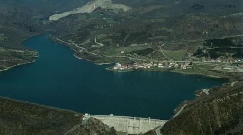 Baztan deberá devolver a la Mancomunidad de Erregenera 185.000 euros ya gastados Vista del pantano de Eugi, rodeado de montes. DN