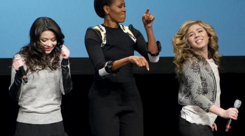 Michelle Obama danza en un programa de TV para niños Michelle Obama danza en un programa de TV para niños
