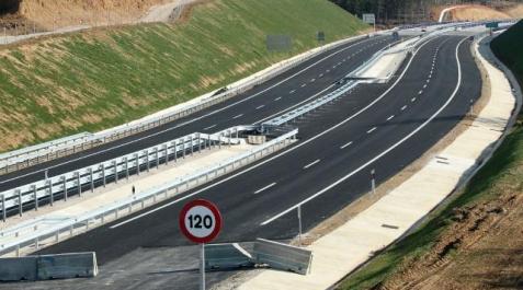 Otra autovía que acaba en la muga Otra autovía que acaba en la muga