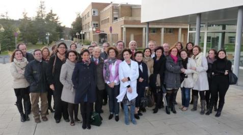 Ginecólogos piden que se avise a enfermos de cáncer sobre técnicas de fertilidad Participantes en el encuentro de ginecólogos que tuvo lugar ayer en el Hospital García Orcoyen de Estella, en el exterior de estas instalaciones sanitarias. M. M. E.